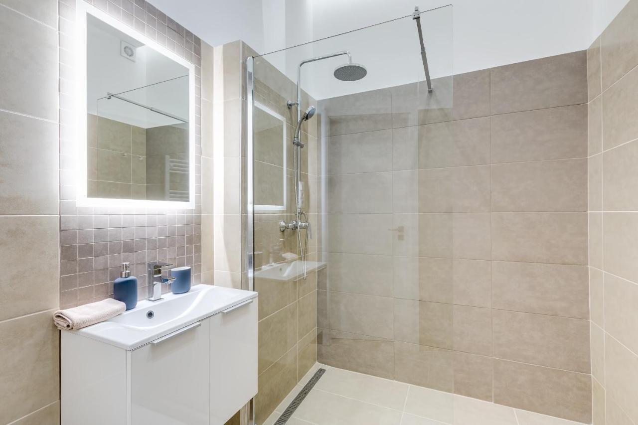 D.Five Kiraly Street Superior Apartment With City View บูดาเปสต์ ภายนอก รูปภาพ
