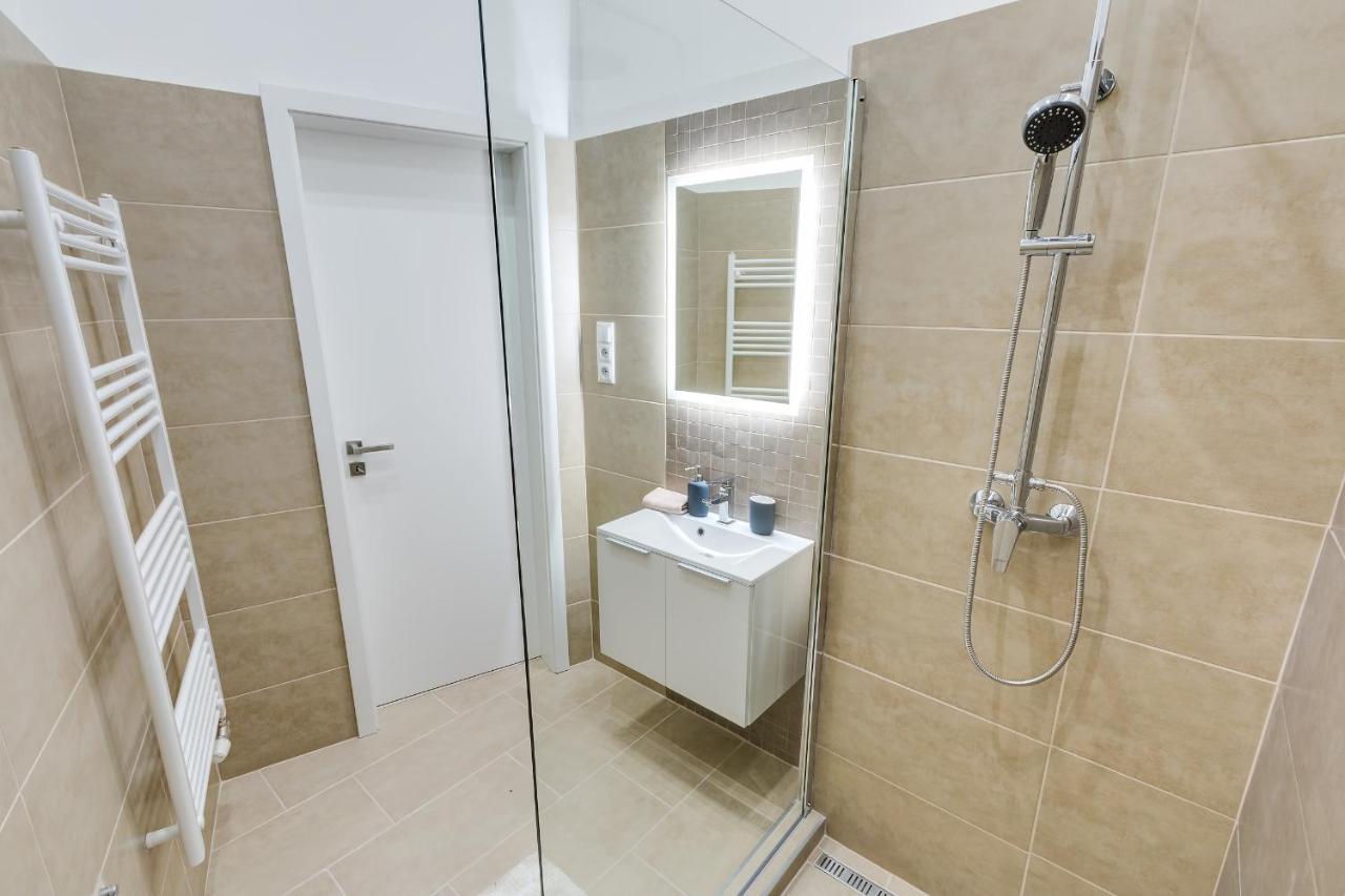 D.Five Kiraly Street Superior Apartment With City View บูดาเปสต์ ภายนอก รูปภาพ